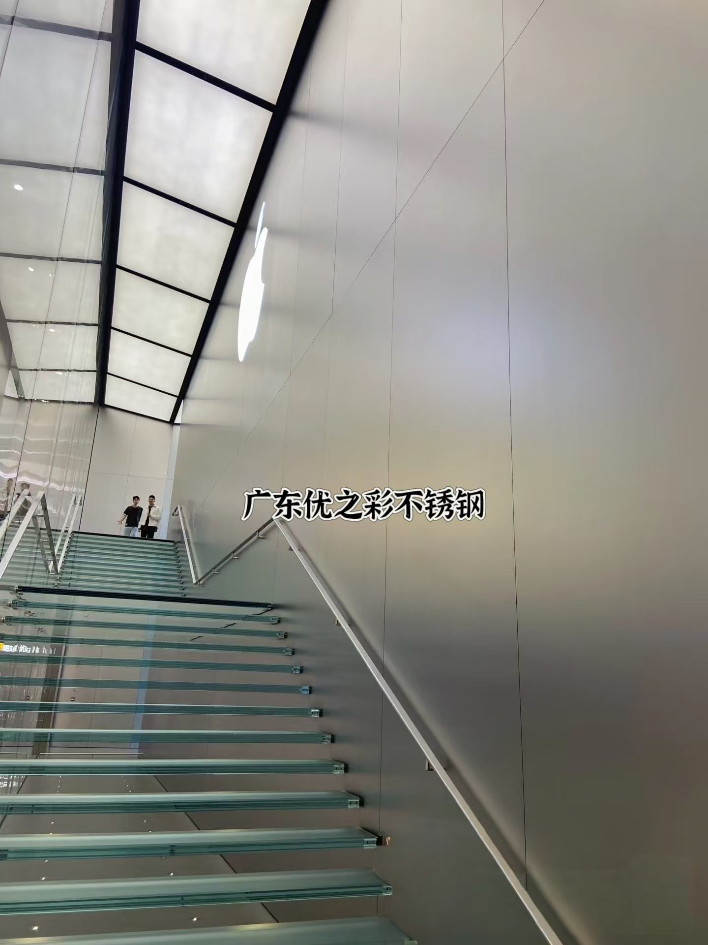 “蜂窩大板：無(wú)拼接縫，一通到底的空間美學(xué)新選擇”